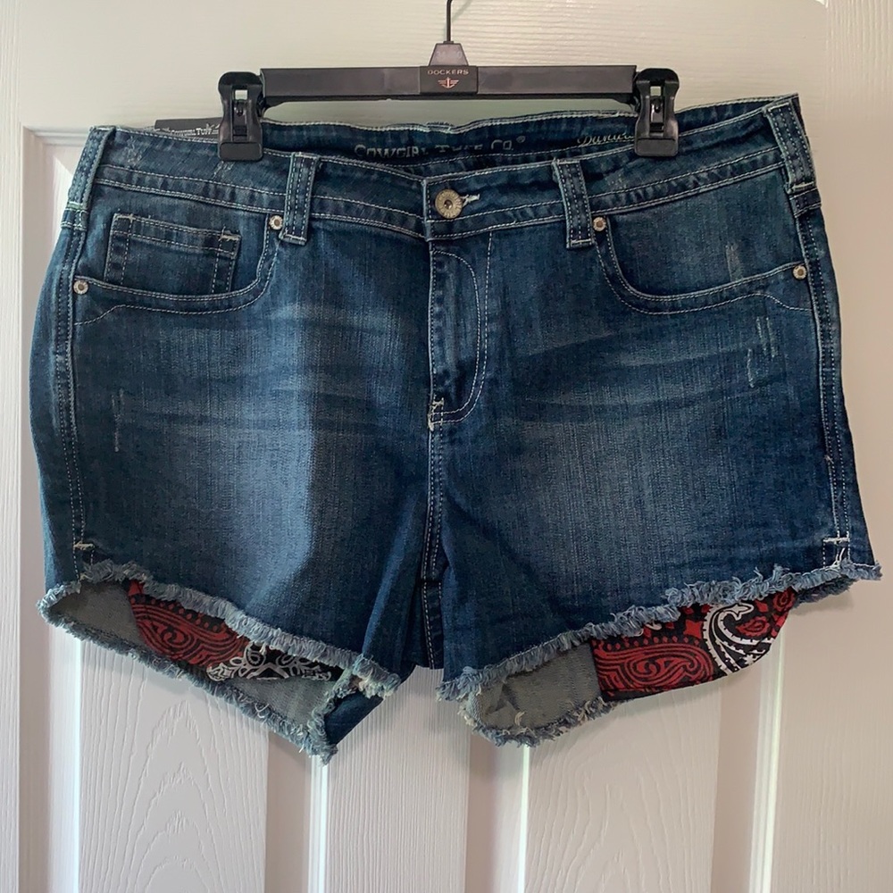 Cowgirl tuff bandanna shorts